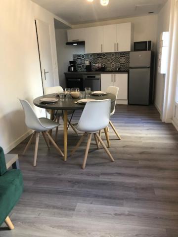 Ferienwohnung Un Coin De Verdure Dans Le Centre De St Etienne Saint-Etienne  Exterior foto