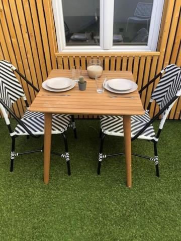 Ferienwohnung Un Coin De Verdure Dans Le Centre De St Etienne Saint-Etienne  Exterior foto